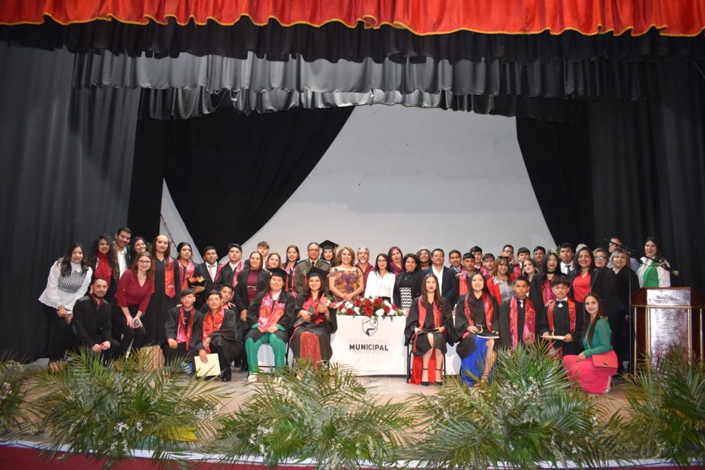 Gradúan 37 estudiantes de la Preparatoria Municipal