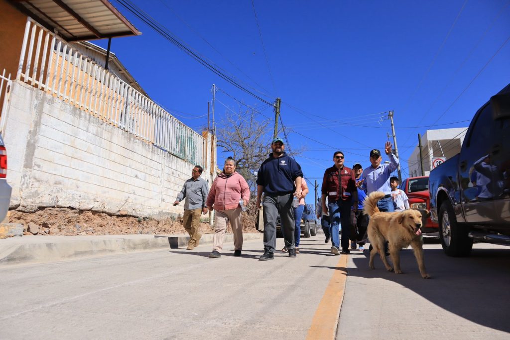 Entrega Alcalde pavimentación de calle en la colonia Solidaridad