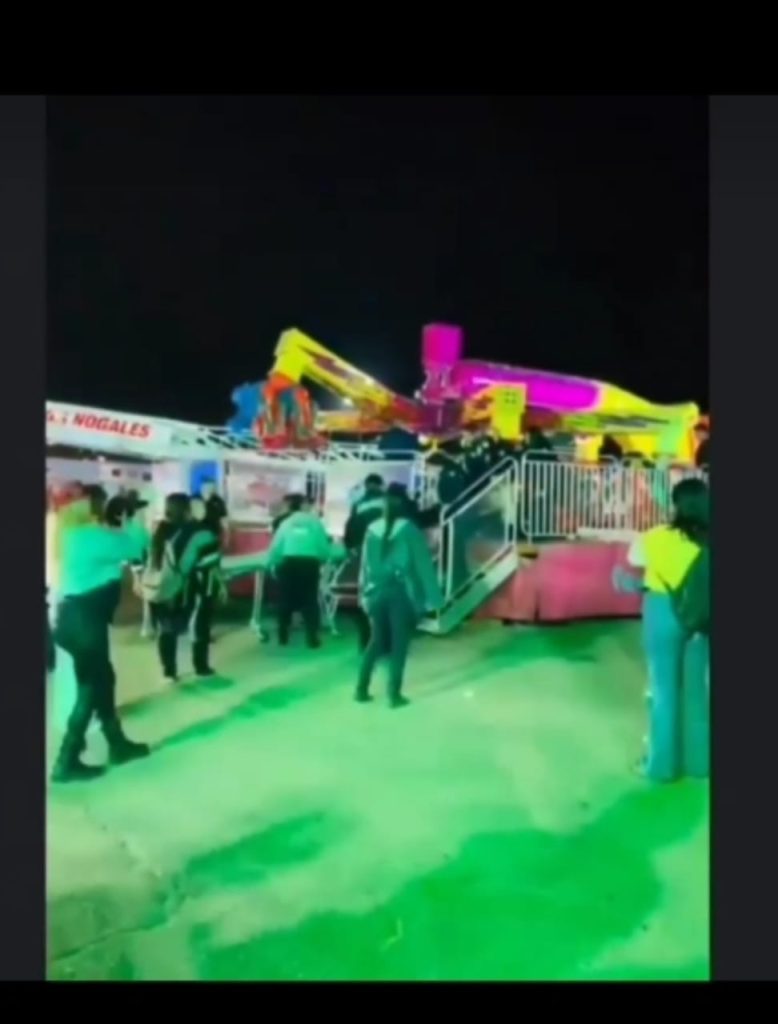 ¡SE CAYERON! Es el grito de una madre. Se desploma juego mecánico en Feria de las Flores de Nogales; 5 heridos