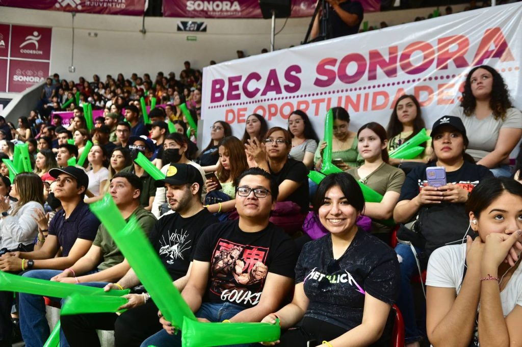 Gobierno de Sonora ha entregado más de mil millones de pesos en becas a estudiantes