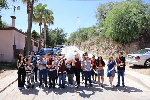 Entrega Alcalde pavimento de la Calle Sierra Santa Catalina