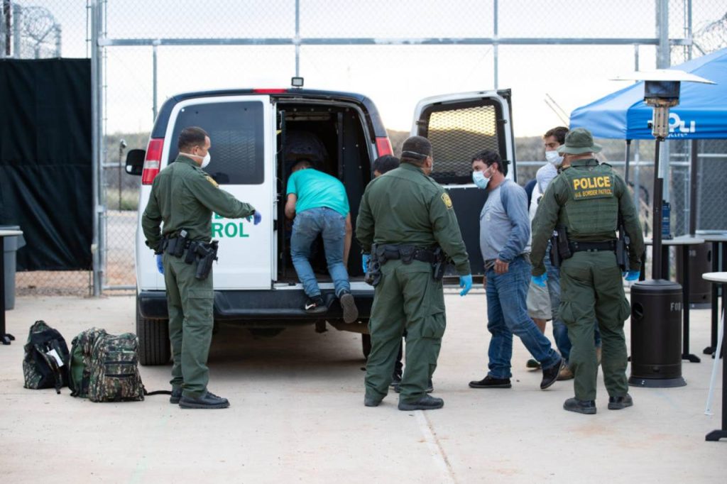 En la frontera sur de EU caen detenciones de migrantes un 25%  respecto al año pasado