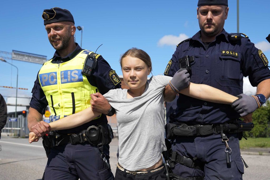 Multan en Suecia a la activista climática Greta Thunberg por desobeder a la policía