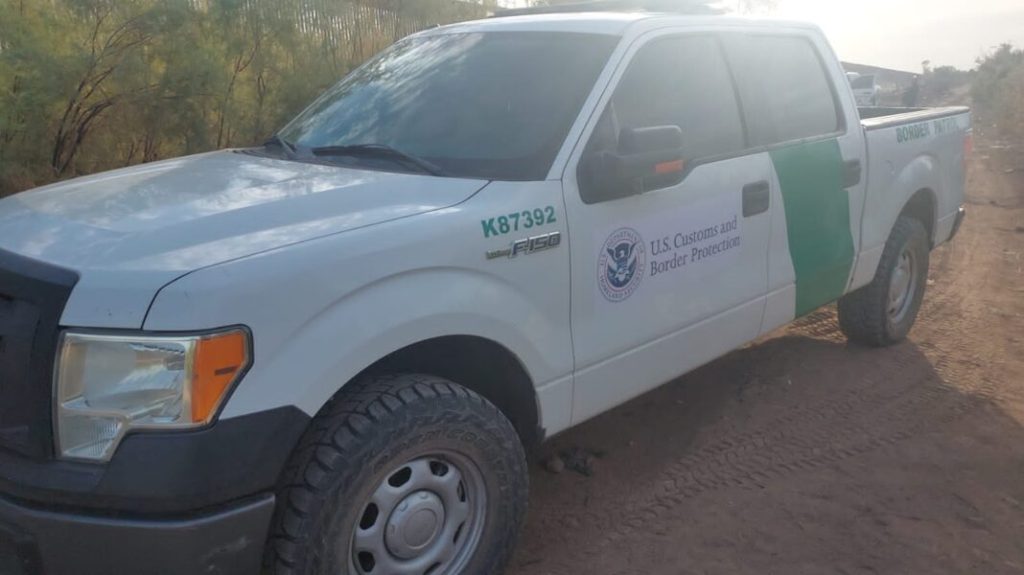 Descubren camioneta de Patrulla Fronteriza clonada en Tijuana en la que viajaban 17 migrantes