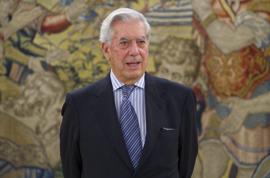 Mario Vargas Llosa hospitalizado con Covid-19