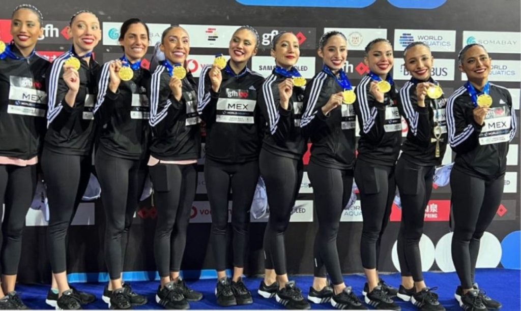 El equipo de natación artística recibe pago de beca por parte de la CONADE