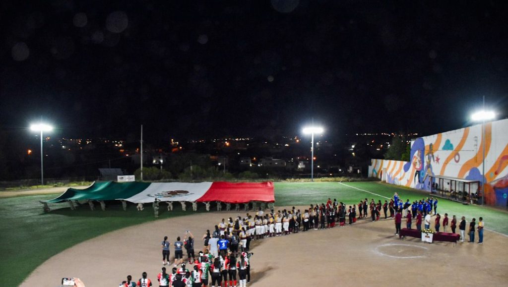 Inaugura Alcalde Torneo Estatal de Softbol Femenil