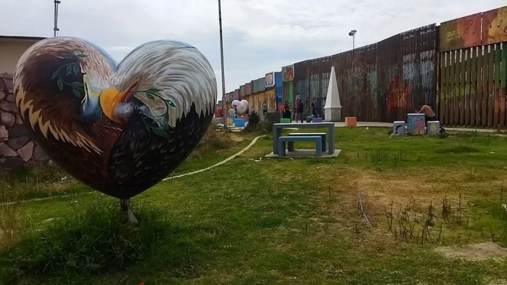 Refuerzan muro fronterizo en Tijuana; pierden Parque de la Amistad