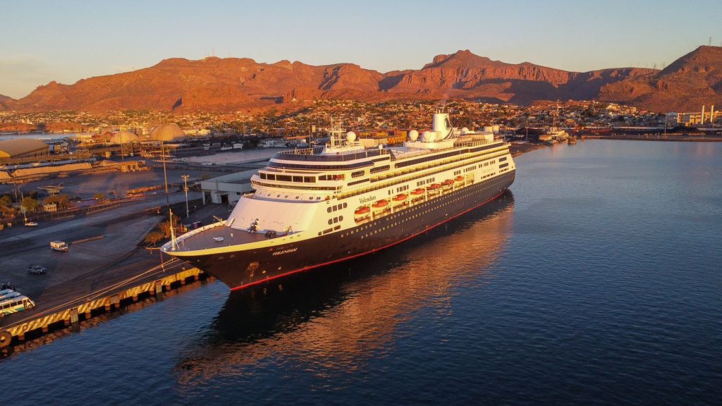 Llega por primera vez el crucero Volendam al Puerto de Guaymas