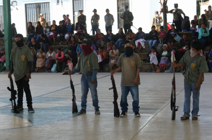 Arman a niños de Guerrero para defenderse contra los sicarios