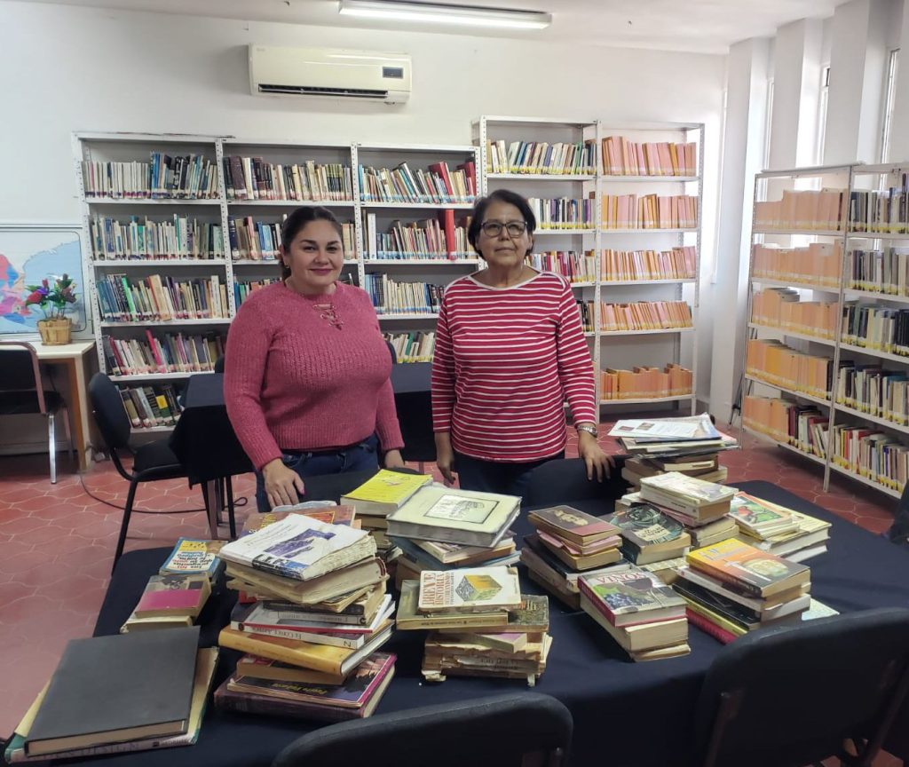 Donación de libros fortalece misión de la Biblioteca Municipal