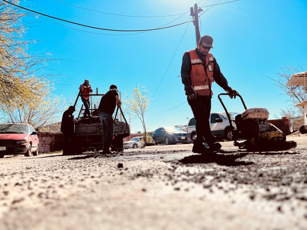 Mejoran condiciones de las calles con campaña de bacheo