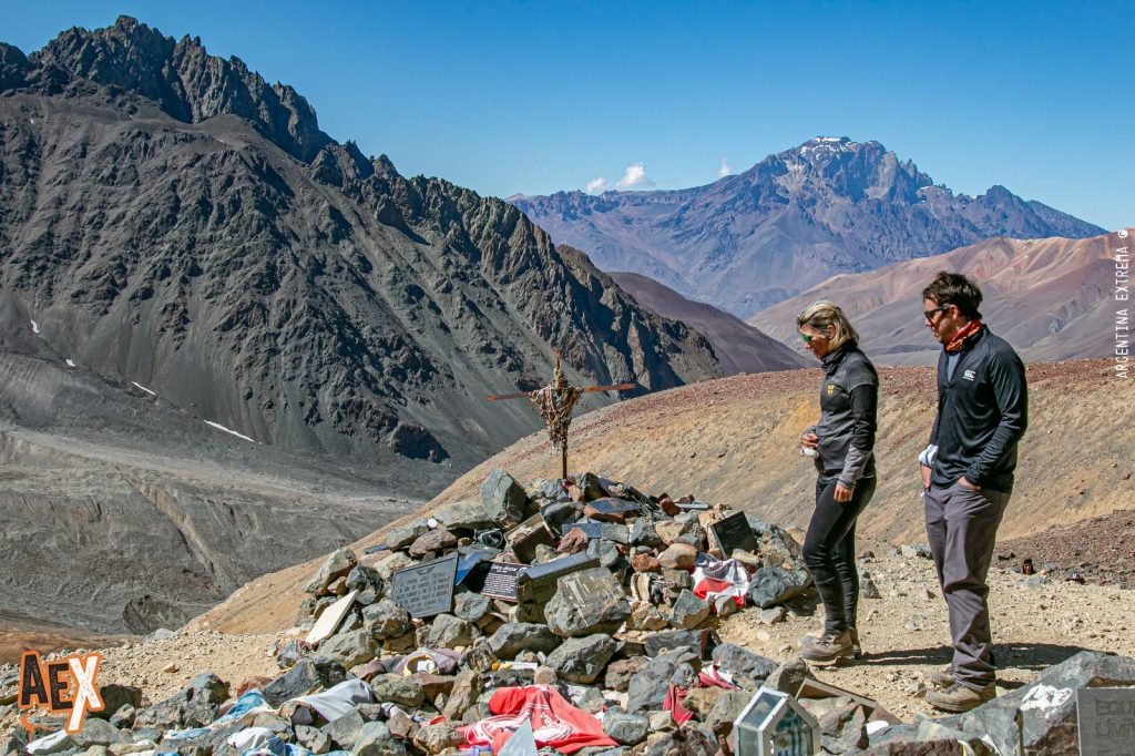 Convierten en punto turístico sitio en el que ocurrió la Tragedia de los Andes que inspiró a ‘La sociedad de la nieve’