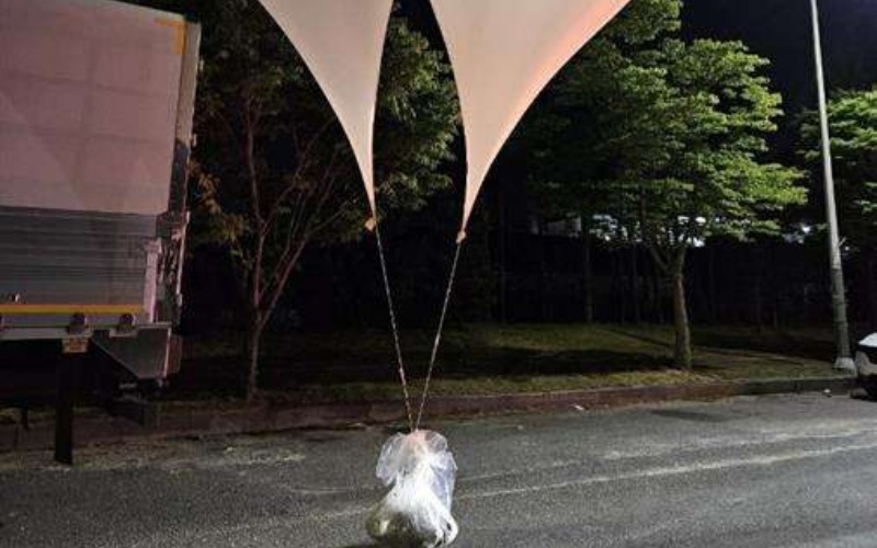 Régimen norcoreano manda a Corea del Sur más de 90 globos rellenos de desechos