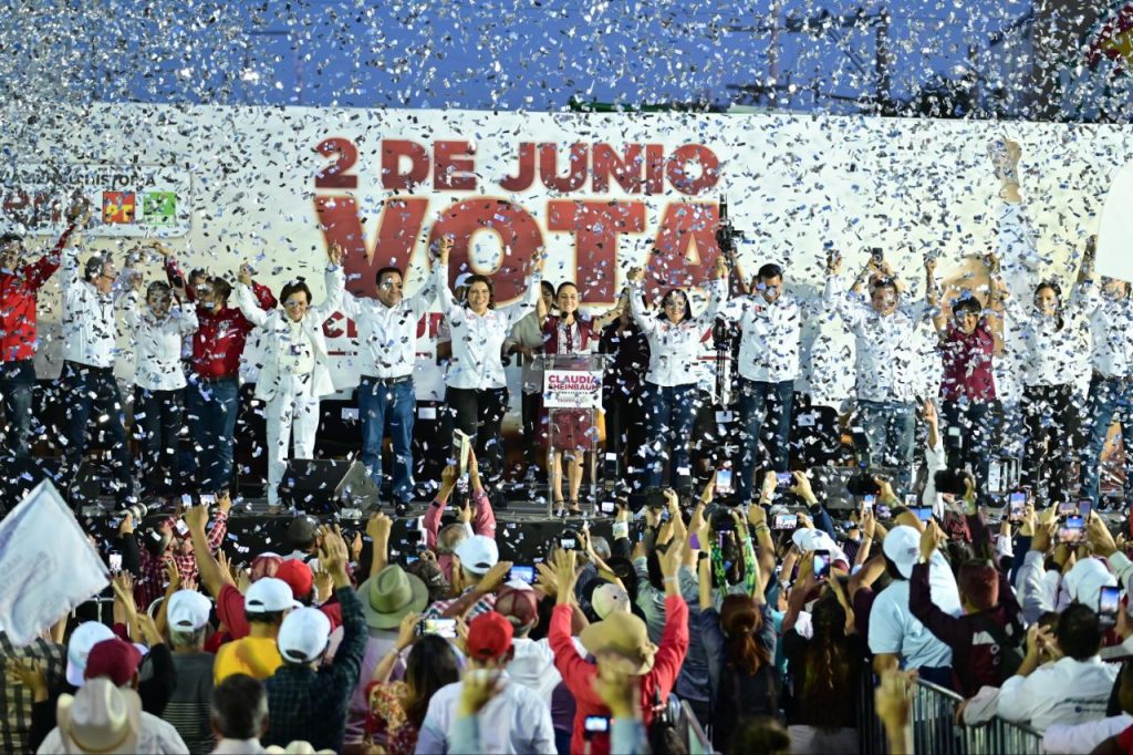 25 mil personas acompañan en cierre de campaña a Claudia Sheinbaum y María Dolores Del Río