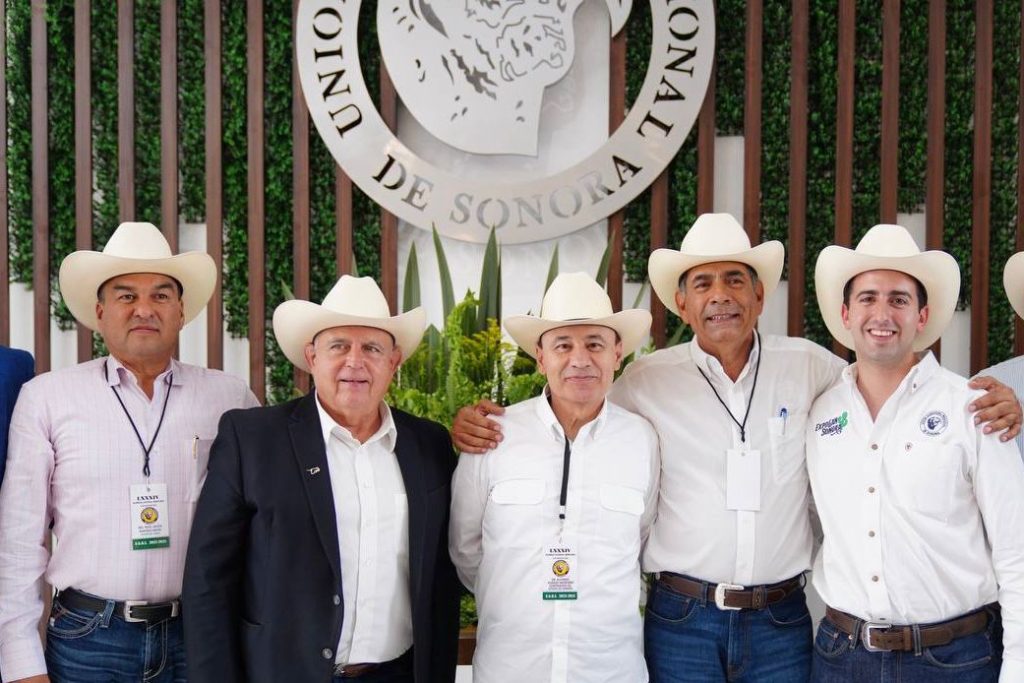 Acompaña Gobernador a ganaderos en asamblea general de UGRS