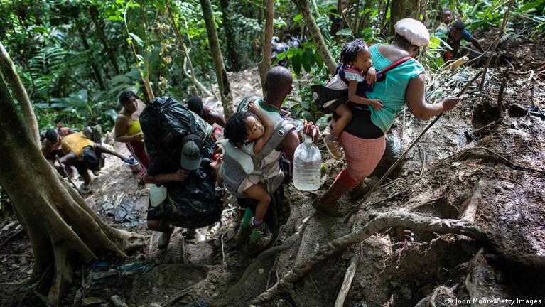 Aumenta 40 % el número de niños que cruzan el Darién solos o acompañados