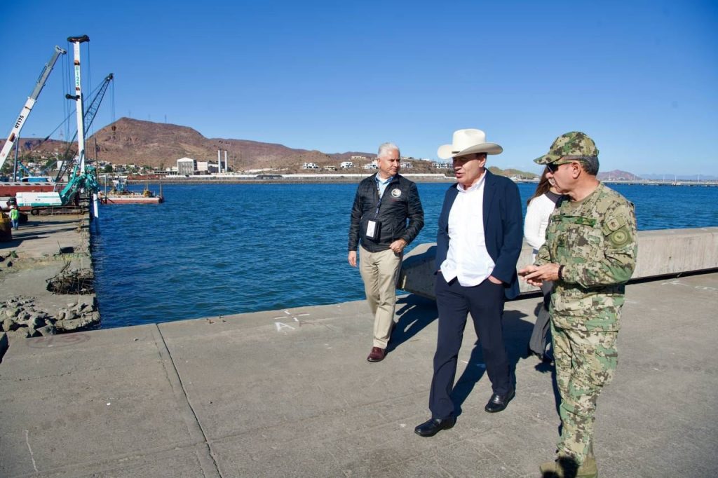 Anuncia Gobernador Durazo plan piloto de Ford para envío de vehículos por el Puerto de Guaymas