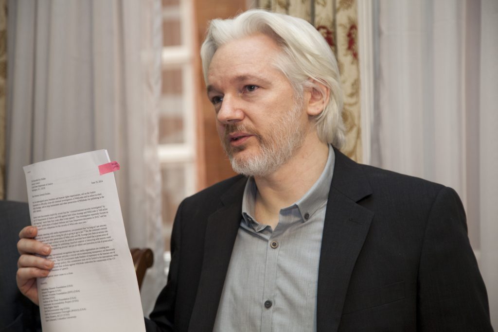 Julian Assange, fundador de WikiLeaks, es oficialmente un hombre libre