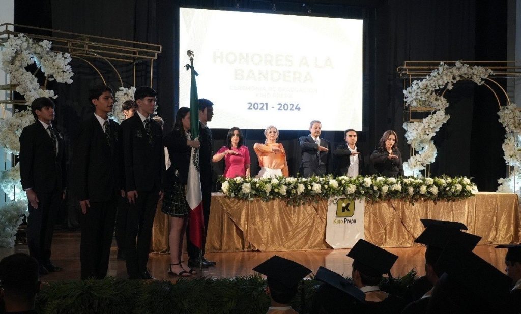 Atestigua Ayuntamiento graduación de jóvenes de Prepa Kino