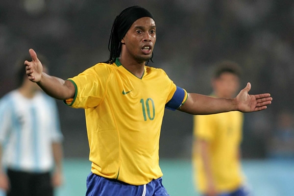 Ronaldinho critica la selección de Brasil: “Nunca había visto una situación tan mala. Falta amor por la camiseta”