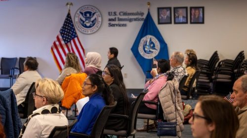 Encuesta muestra que el apoyo de los estadounidenses a la ciudadanía para inmigrantes es más popular que la deportación