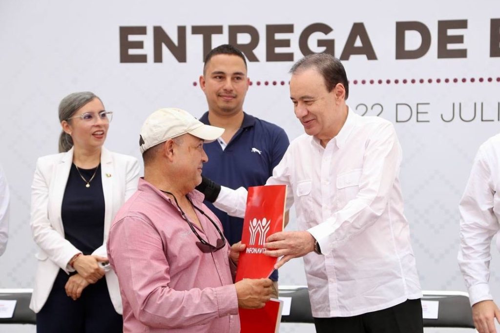 Brinda Gobernador Durazo certeza jurídica a más de ocho mil familias sonorenses
