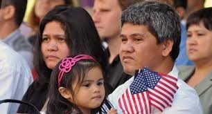 El Servicio de Inmigración y Ciudadanía (USCIS) actualizó su guía para la naturalización de hijos menores de ciudadanos estadounidenses