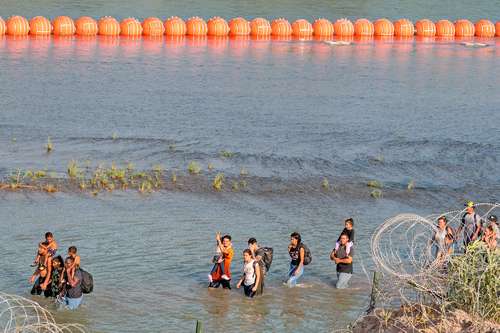 Tribunal de Texas dictamina que boyas flotantes en el río Bravo no sean removidas