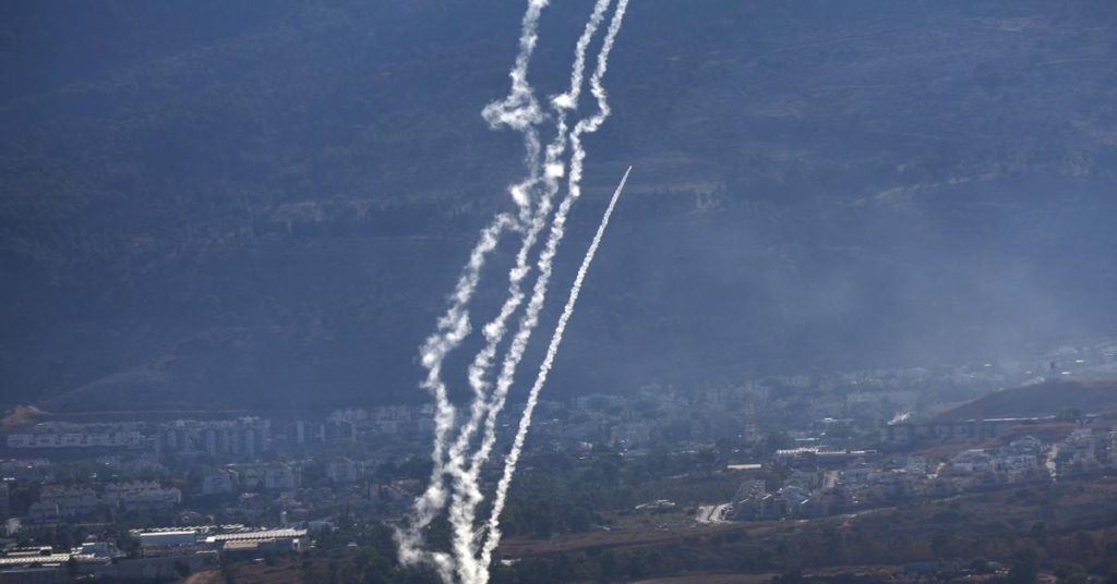 Hezbollah lanza cohetes y drones contra el norte de Israel en represalia por la muerte del comandante chií Mohamed Niamah Nasser