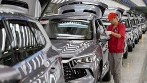 Canadá impone  aranceles de 100 por ciento a autos eléctricos procedentes de China