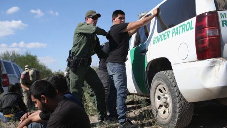 Disminuyen en julio 32% encuentros con inmigrantes indocumentados en la frontera sur, informa la CBP