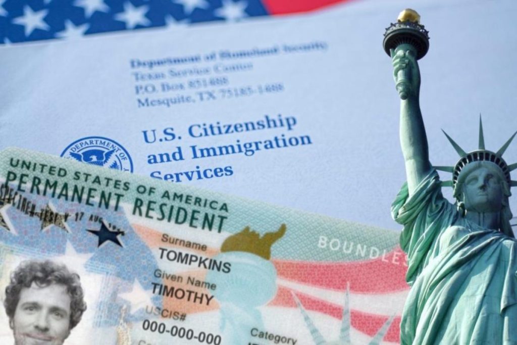 A partir de hoy algunos inmigrantes indocumentados podrán solicitar una Green Card