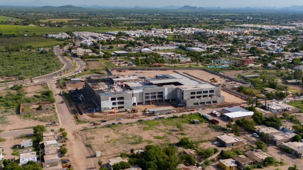 Agradecen ciudadanos a Gobernador Durazo por mejorar servicio de salud con obra de Hospital en Navojoa