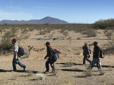 Corte de Arizona incluye propuesta en la boleta de noviembre que convertiría en delito estatal el cruce ilegal de la frontera entre Arizona y México