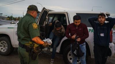 “21 millones de personas” cruzan la frontera mensualmente, mencionó Trump en el debate