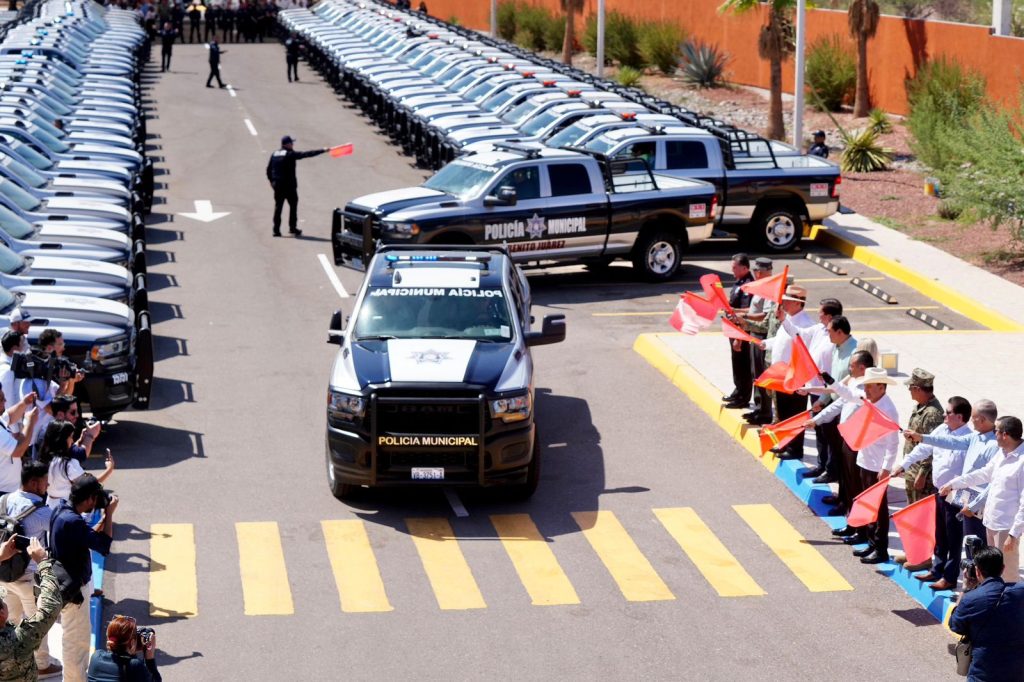 Realiza Gobernador Durazo fortalecimiento histórico en seguridad con equipamiento y entrega de patrullas