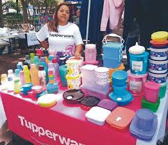 Tupperware enfrenta disputa con acreedores que amenaza las comisiones de 465 mil vendedores