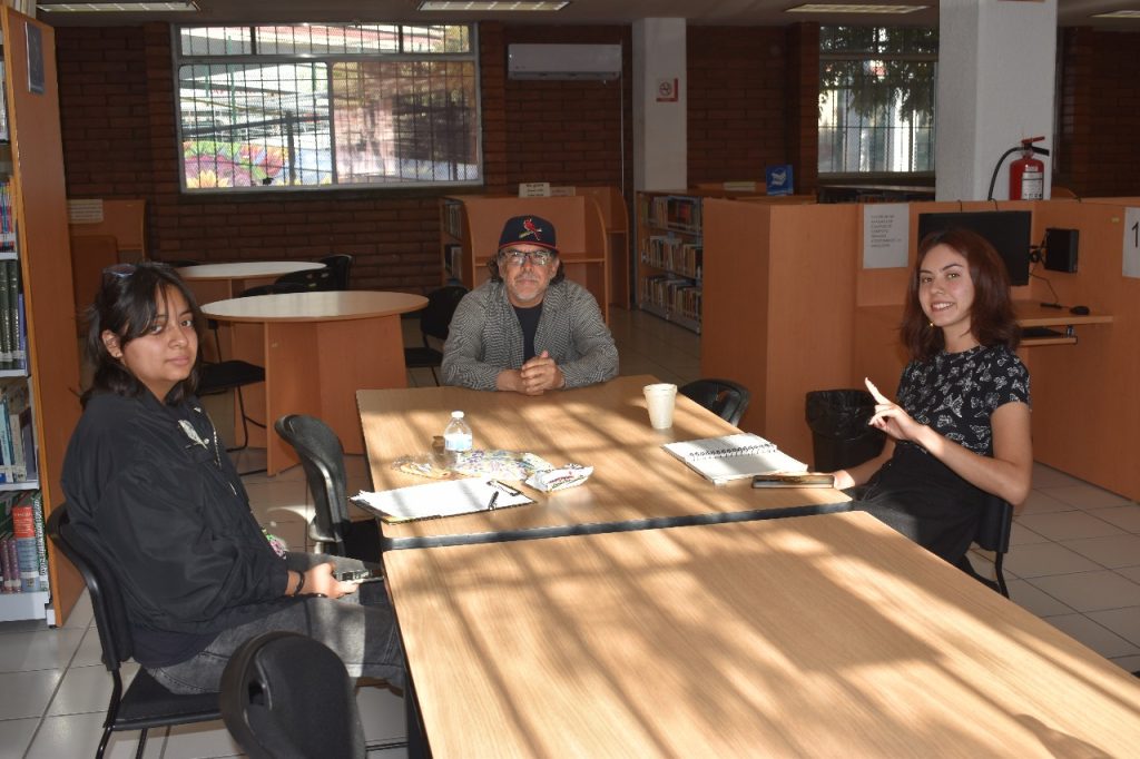 Imparte escritor Carlos Sánchez el Taller de Crónica en Nogales