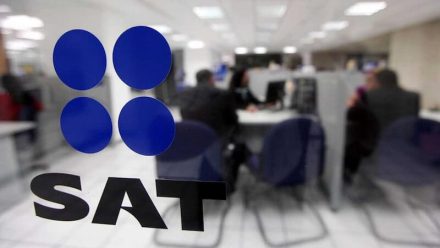 El SAT permite que las personas físicas y morales con adeudos, pueden solicitar un pago a plazos, la reducción de multas y tasa de recargos