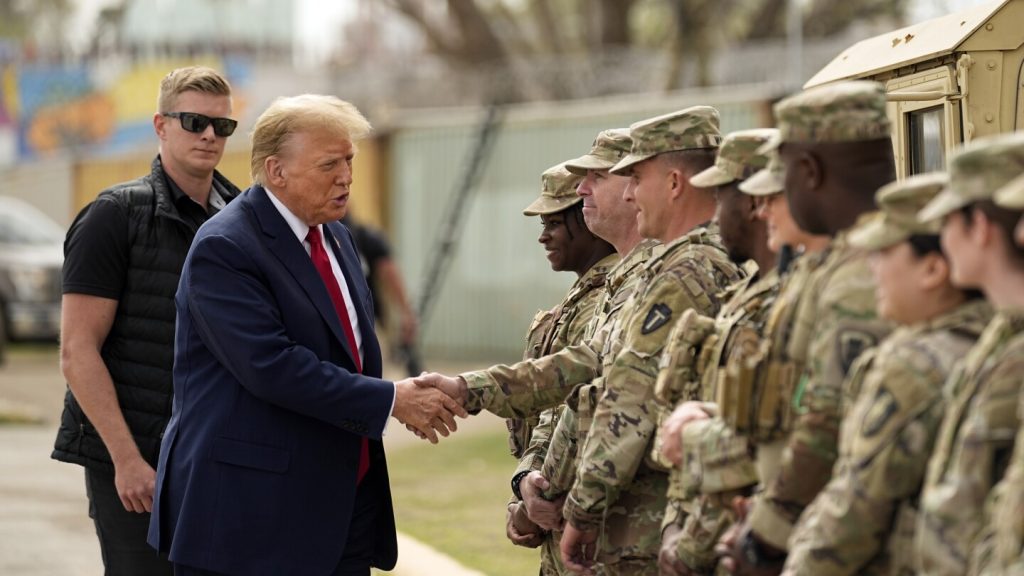 Trump prepara declarar una emergencia nacional para utilizar al ejército en deportaciones masivas