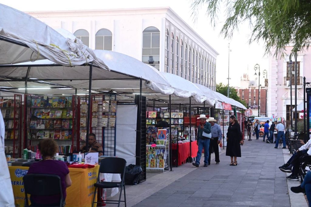 Promueve Gobernador Durazo la cultura y literatura sonorense en la 24 edición de Felison