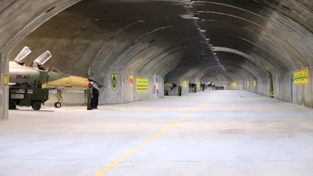 Inaugura Irán una base subterránea para lanzar misiles de largo alcance en medio de la tensión con Washington