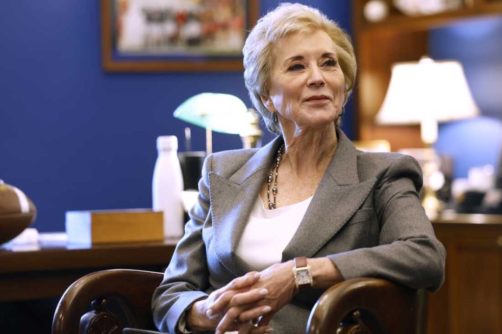 Estudiantes hispanos en Estados Unidos podrían ser afectados por la nueva secretaria de Educación, Linda McMahon