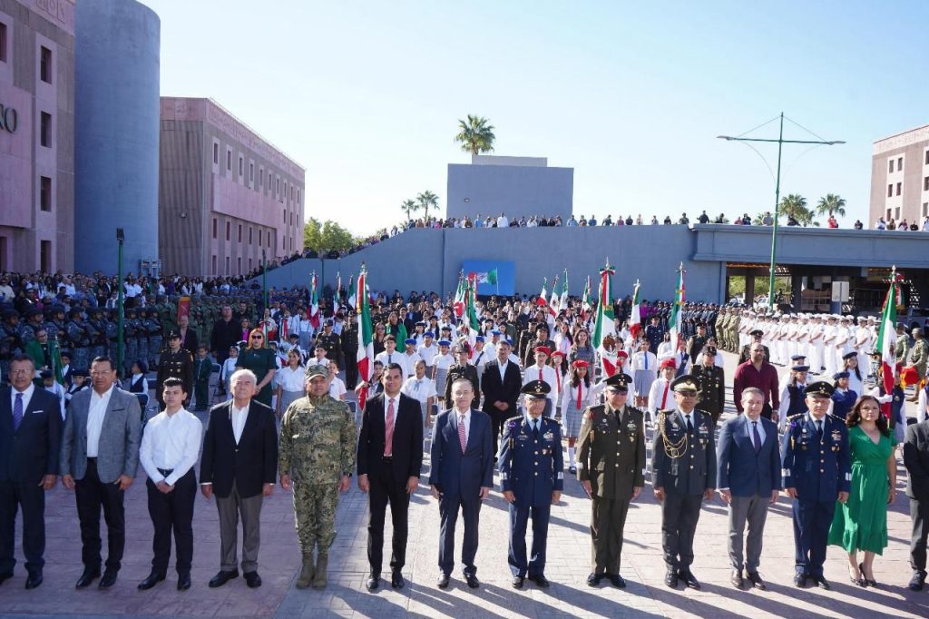 Encabeza Gobernador Durazo evento conmemorativo por el Día de la Bandera