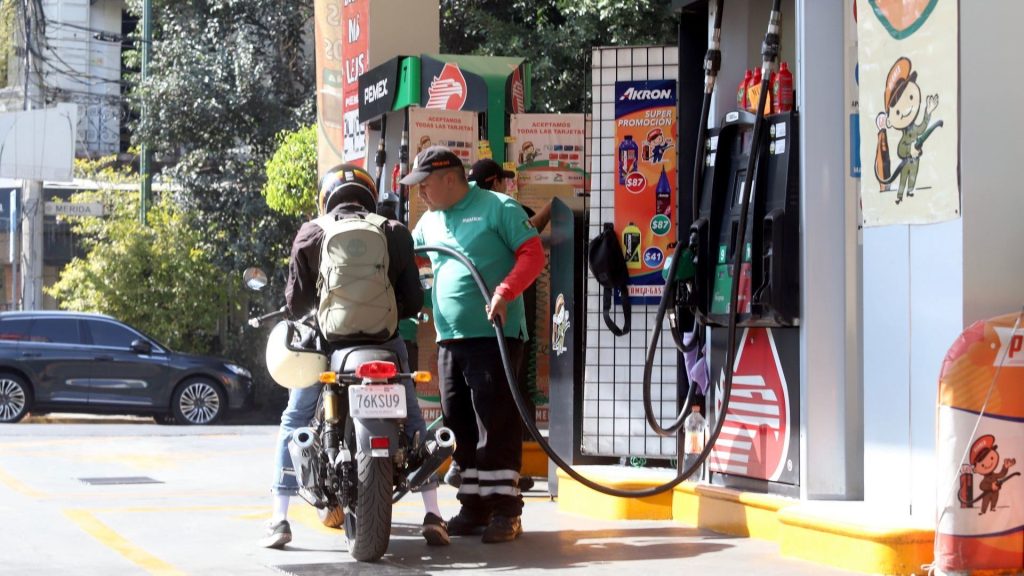 Empresarios del petróleo y gas de EU critican precio fijo de la gasolina en México